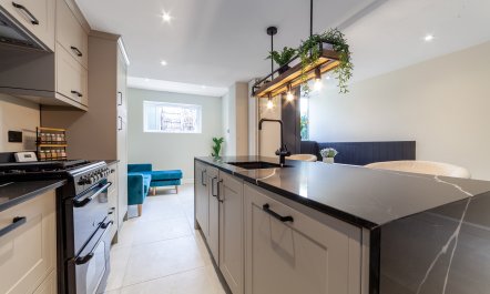 Black, White & Teal 3