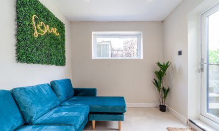 Black, White & Teal 4