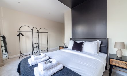 Black, White & Teal 5