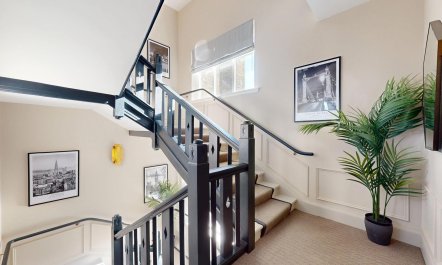 Sloane Pearl 9
