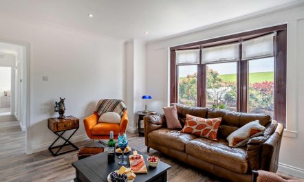 3 Bed in Falkirk 2