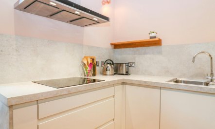 The Loch Boathouse 9