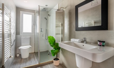 Charm of Plaza España 8