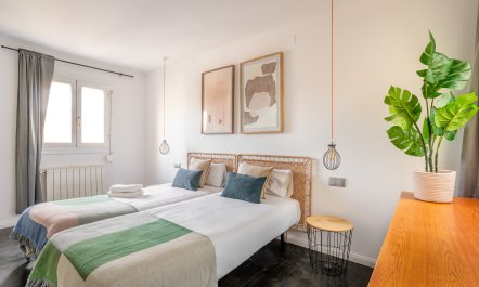 Charm of Plaza España 9