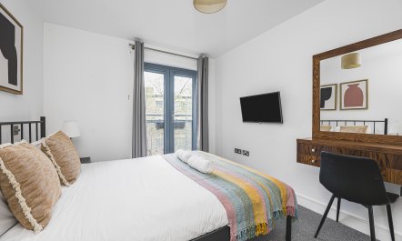 Whitechapel Colours 0