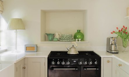 The Charming Cottage 5