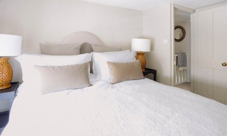 The Charming Cottage 6