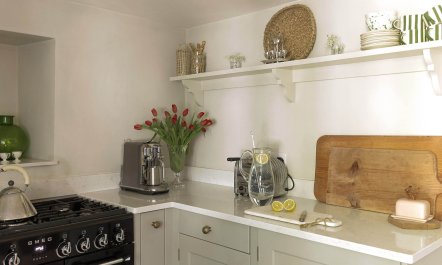 The Charming Cottage 4