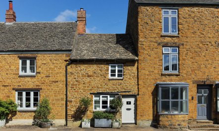 The Charming Cottage 8