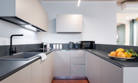 Boutiques & Landmarks 1