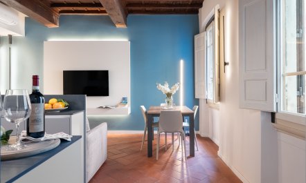 Boutiques & Landmarks 7