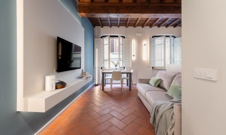 Boutiques & Landmarks