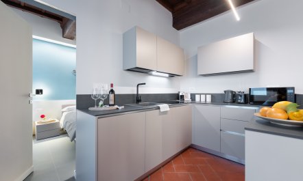 Boutiques & Landmarks 6