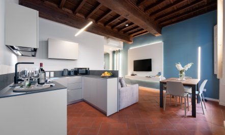 Boutiques & Landmarks 4