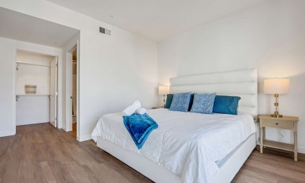 East Hollywood Charm 7