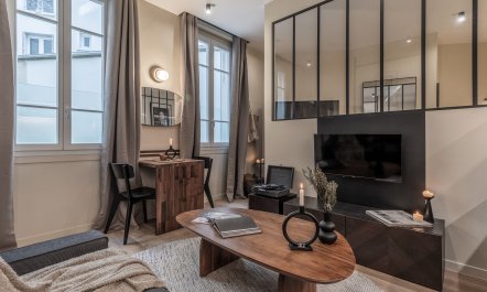 The Auteuil Embrace 3