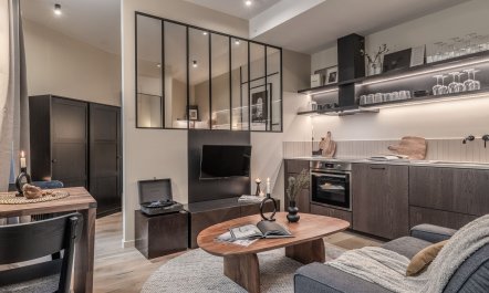 The Auteuil Embrace 2