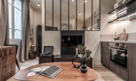 The Auteuil Embrace 5