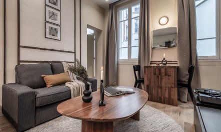 The Auteuil Embrace 4