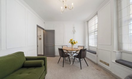 The Queen's Home 4