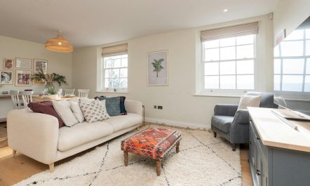 The Georgian Embrace