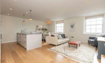 The Georgian Embrace 4