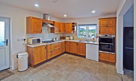 3 Bed in Roundstone 4