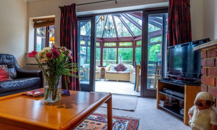 4 Bed in Burnham Deepdale 2