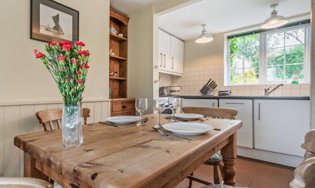 2 Bed in Salthouse 4