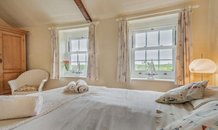 2 Bed in Salthouse 7