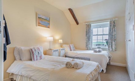 2 Bed in Salthouse 9