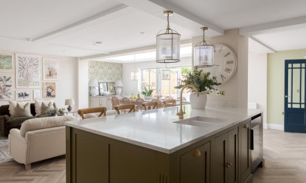 5 Bed in Lymington 1