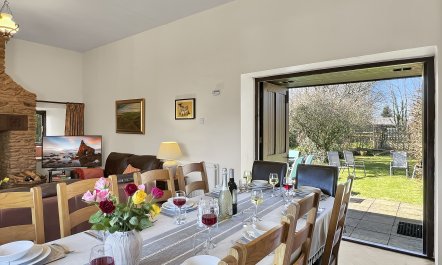 The Barn at Rainsbury House, Upton 0