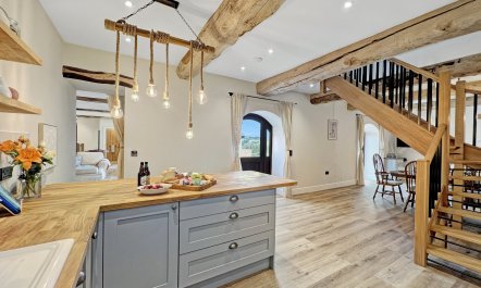 Broomy Barn, Brompton Regis 1