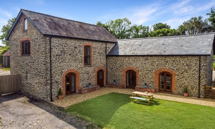 Broomy Barn, Brompton Regis