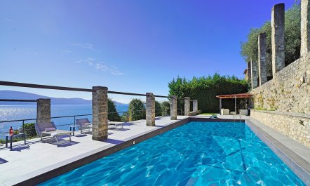 The Garden by the Lake 1