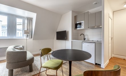 Champs-Elysées Boutiques 2