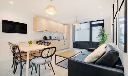 Parisian Monochromatic 3