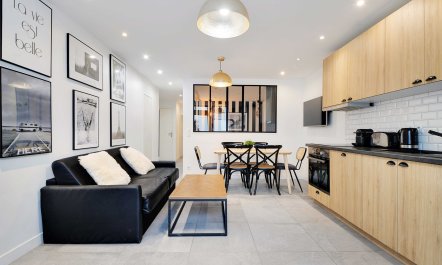 Parisian Monochromatic