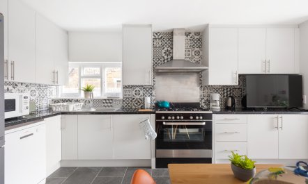 The Little London Home 6