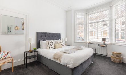 The Little London Home 7