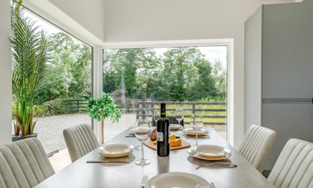 3 Bed in Tomnahealy Little 2