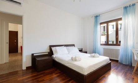 Walk along the Navigli 8