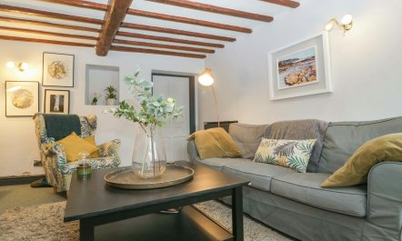 Cotswold Courtyard Garden 3