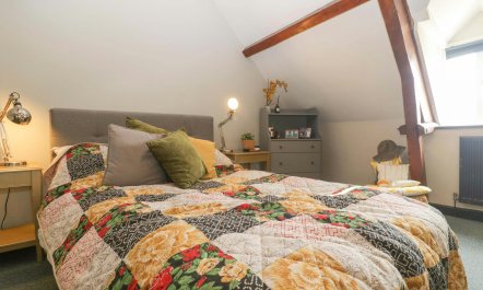 Cotswold Courtyard Garden 9