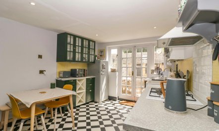 Cotswold Courtyard Garden 6