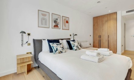 King's Cross Crown 4