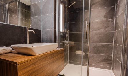 Tranquil Suite 9