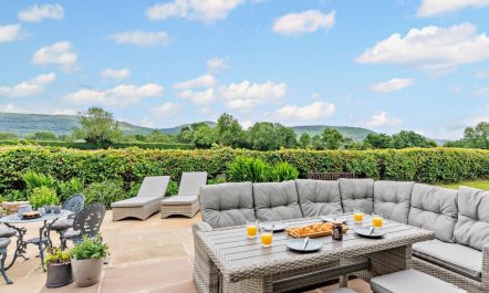 4 Bed in Great Broughton 1