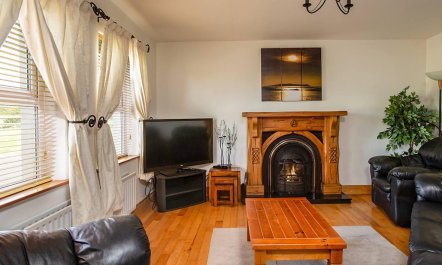 4 Bed in Ballydavid 1